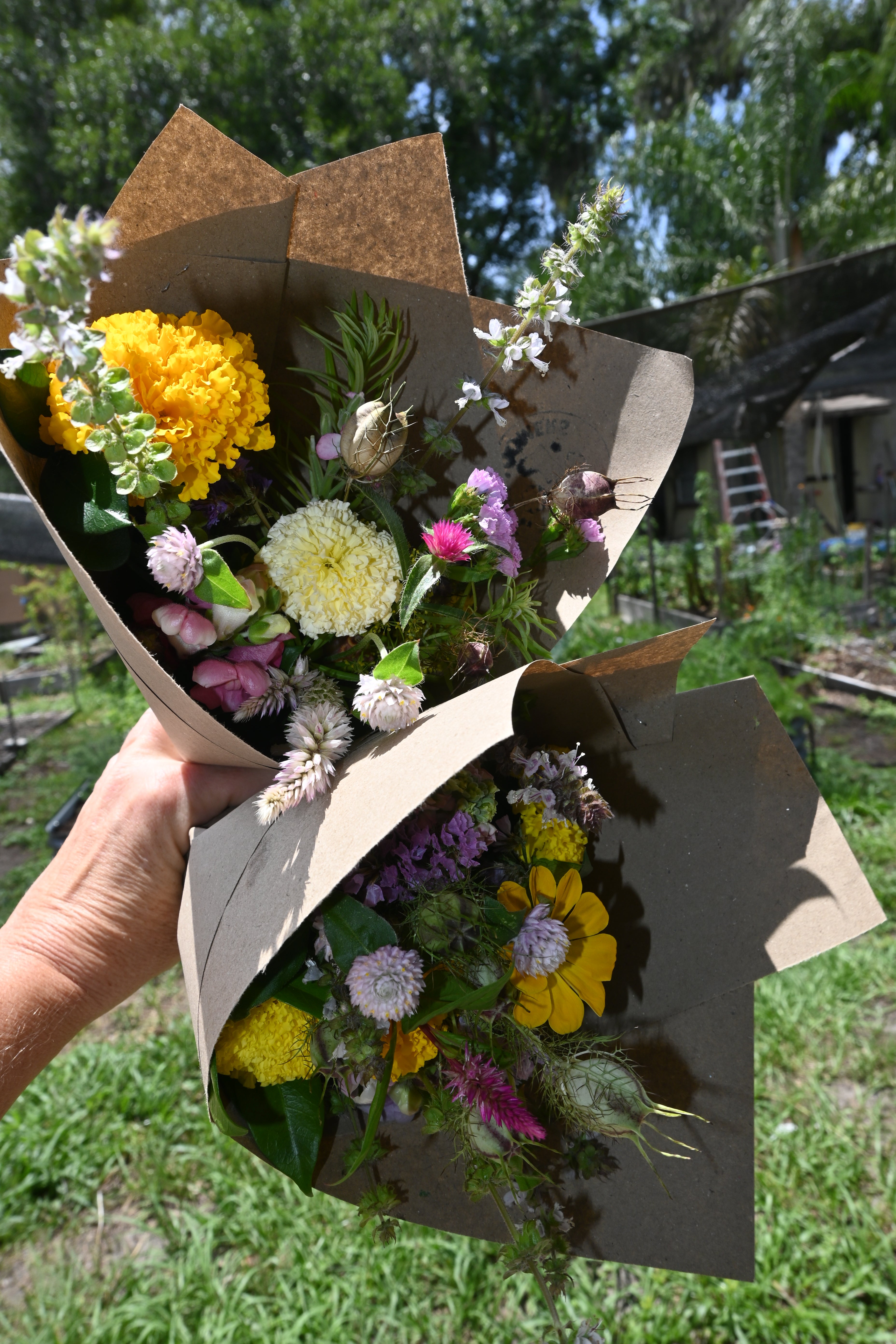 *Joy Bringers* Mini-bouquet